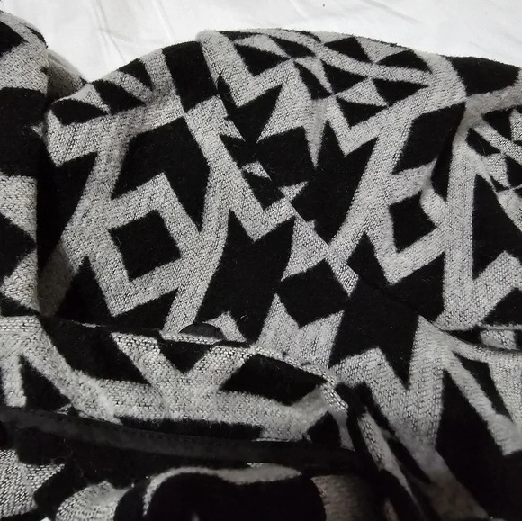 BB Dakota Azra Aztec Hooded Coatigan, Waterfall/Draped Open Front, EUC! - Picture 10 of 11